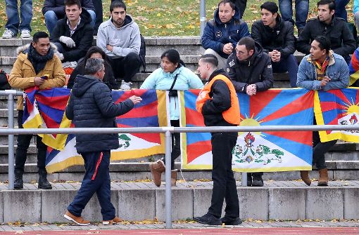 Die Proteste von Tibet-Aktivisten bei der Premiere der chinesischen U20-Kicker in Deutschland belasten die Kooperation mit dem DFB. Foto: dpa