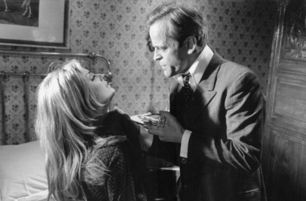 „Das Gesicht im Dunkeln“ (1969):  Klaus Kinski (re.) als übler Ganove in einer Szene des Edgar-Wallace-Krimis „Das Gesicht im Dunkeln“.
