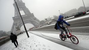 Das Pariser Wahrzeichen bleibt wegen Winterwetters mit Schneefall für Besucher geschlossen. Foto: AP