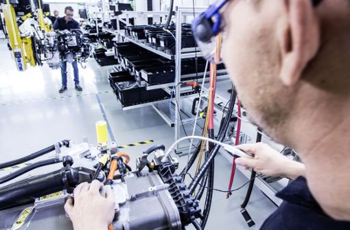 Die Brennstoffzellentechnologie ist auf dem Vormarsch – das Foto zeigt eine  Montagelinie am Cellcentric-Standort  in Kirchheim-Nabern. Foto: Daimler AG/Global Communication