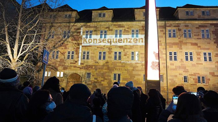 Hanau-Plakette entfacht Streit  über die geeignete Gedenkform