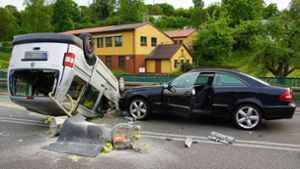 Heftiger Crash fordert vier Verletzte