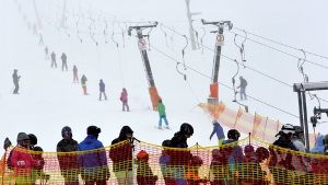 Viel Schnee lockt Skifahrer