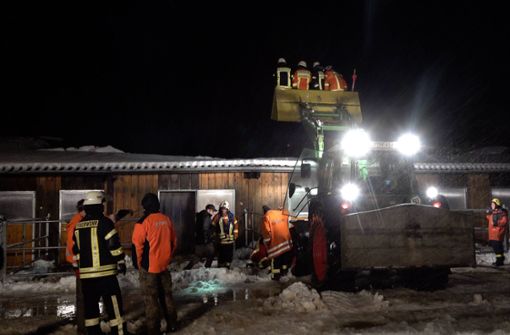 Das Dach des Stalls im Kreis Göppingen war unter der Schneelast zusammengebrochen. Foto: 7aktuell.de/Christina Zambito
