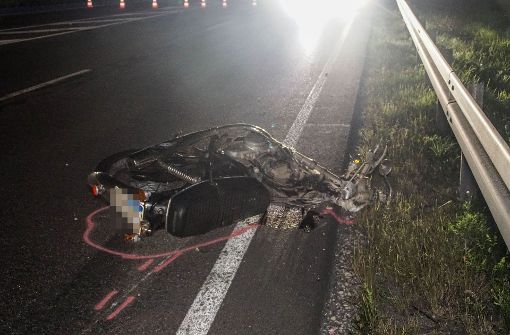 Der 30-jährige Motorradfahrer stirbt bei dem Unfall auf der Bundesstraße. Foto: SDMG