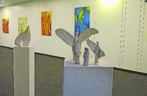 Claudia Ebert (Skulpturen)   und Andrea Himmer haben sich mit dem Thema Engel auseinander gesetzt. Foto:  