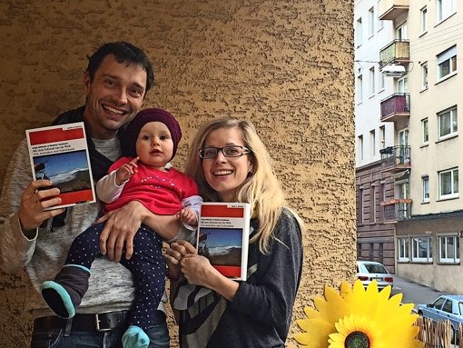 Katja Böhmler und Mathias Neubauer wollen im Sommer mit Töchterchen Nora in den Sattel steigen. Foto: Waltraud Daniela Engel