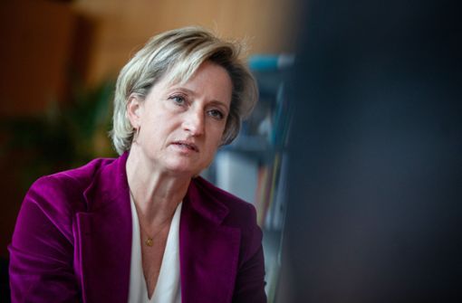 Wirtschaftsministerin Nicole Hoffmeister-Kraut (CDU) wartet im März vergeblich auf eine südafrikanische Provinzregierung, um ein Abkommen zu erneuern. Foto: dpa/Christoph Schmidt