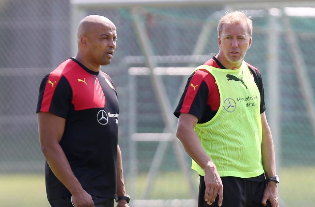 Chima Onyeike (links, mit André Trulsen) ist zurück beim VfB Stuttgart.  Foto: Pressefoto Baumann