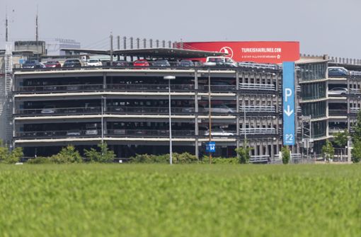 Parken am Flughafen Stuttgart kann teuer werden. Foto: Thomas Krämer