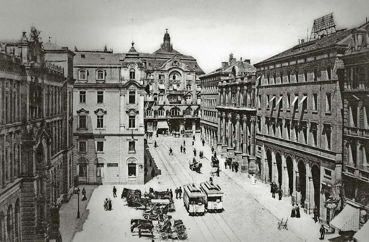 Der alte Bahnhof (rechts) um 1906, im Hintergrund: der Friedrichsbau. Der alte Bahnhof (rechts) um 1906, im Hintergrund: der Friedrichsbau. Foto: Stuttgart History to go