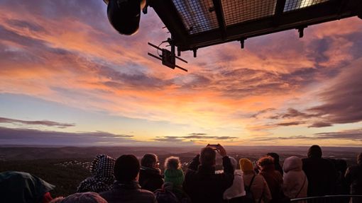 Frühaufsteher haben die Möglichkeit, den Sonnenaufgang auf dem Stuttgarter Fernsehturm zu erleben. Foto: Andreas Rosar Fotoagentur-Stuttg/Andreas Rosar Fotoagentur-Stuttg