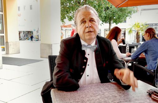 Im Café Tresor am Göppinger Marktplatz spricht Heinrich Fiechtner über sein neu erwachtes Interesse an der Kreispolitik. Foto: StZ