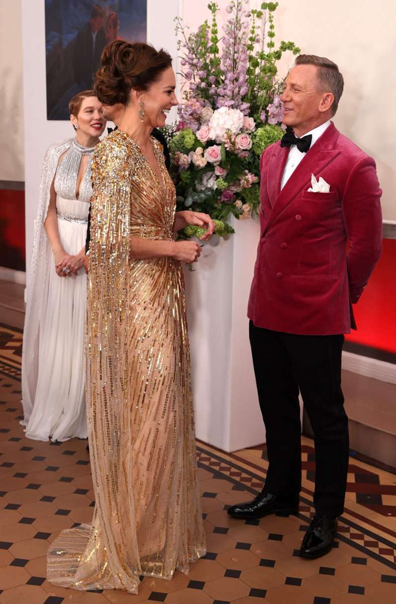 Herzogin Kate im Gespräch mit Hauptdarsteller Daniel Craig - für ihn ist es der letzte Bond-Film.