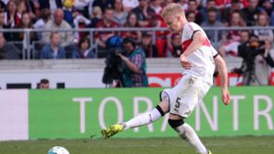 Timo Baumgartl (VfB) setzte gegen Hannover 96 zum Schuss an. Er stand nach seiner Gehirnerschütterung endlich wieder in der Startelf. Foto: Pressefoto Baumann