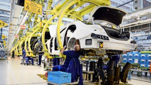 Noch ist die Lage gut: Produktion im Daimler-Werk Sindelfingen. Foto: dpa