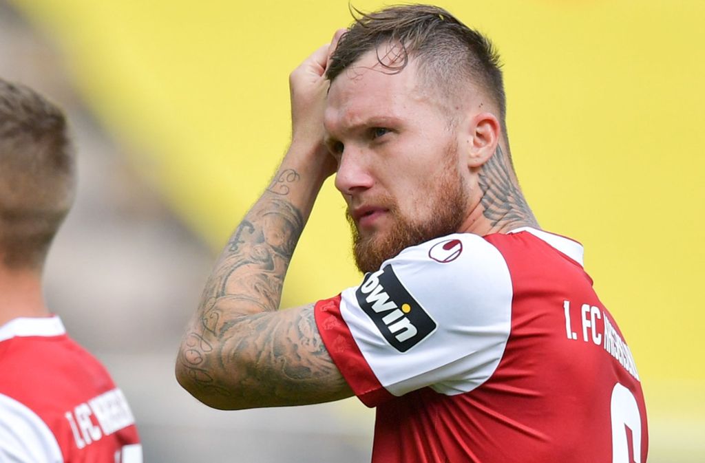 Fan Protest Wegen Jan Lohmannsroben Dfb Spendet Cornflakes An Die