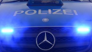Stuttgart-Degerloch: Verletzte Person und hoher Schaden nach Unfall – Zeugen gesucht