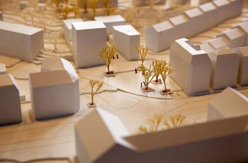 Die Architekten tüfteln noch daran, wie der Stöckachplatz (im Modell mit den Bäumen) und die Neubauten dahinter einmal aussehen werden Foto: Lichtgut/Leif Piechowski