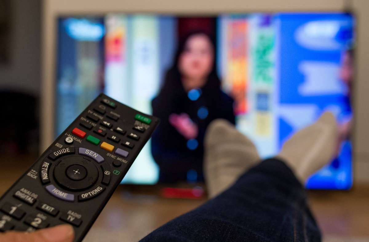 Bisher legt der Vermieter die Kabelfernsehkosten auf die Mieter um, das soll sich künftig ändern. Foto: dpa/Monika Skolimowska