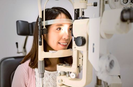 Manche Augenbehandlungen wie die Messung des Augeninnendrucks sind kostenpflichtig. Foto: imago/Panthermedia