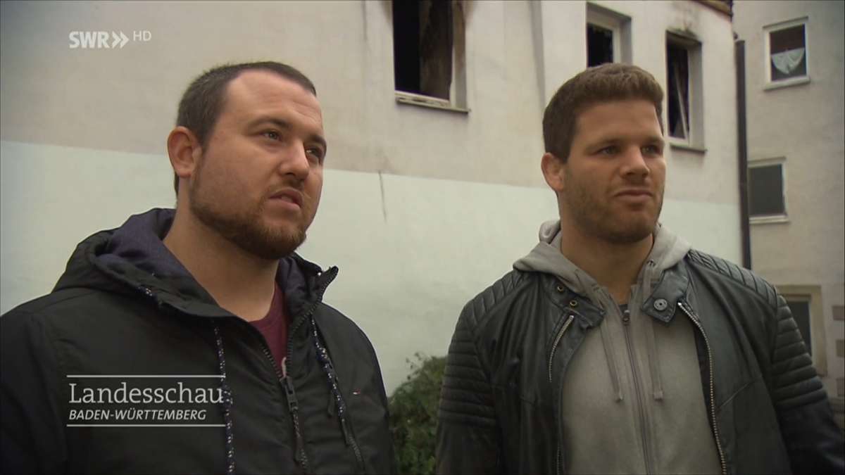 Fabian Cipriano (links) und Mark Bühler haben beherzt reagiert in der Brand-Nacht. Der SWR hat  einen Beitrag über sie gedreht.    Foto: Screenshot