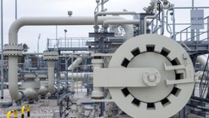 Das Foto zeigt die fertiggestellten Rohrsysteme und Absperrvorrichtungen in einer Gasanlandestation von Nord Stream 2 in Mecklenburg-Vorpommern. (Archivbild) Foto: dpa/Jens Büttner
