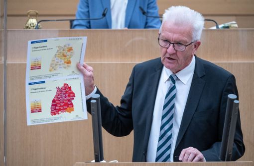 Ministerpräsident Winfried Kretschmann will mit den Stadtchefs für mehr Verständnis bei den Bürgern in Baden-Württemberg werben. Foto: dpa/Sebastian Gollnow