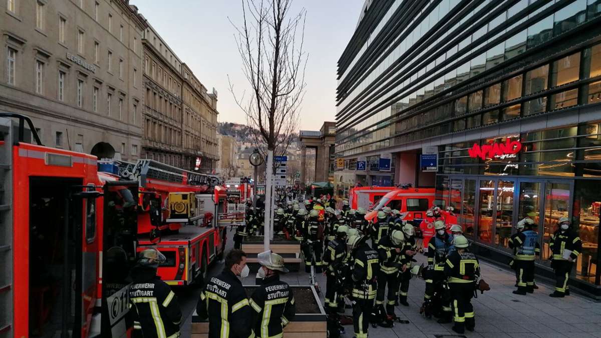 Feuerwehreinsatz in Stuttgart-Mitte: Königsbaupassagen wegen Brandes evakuiert