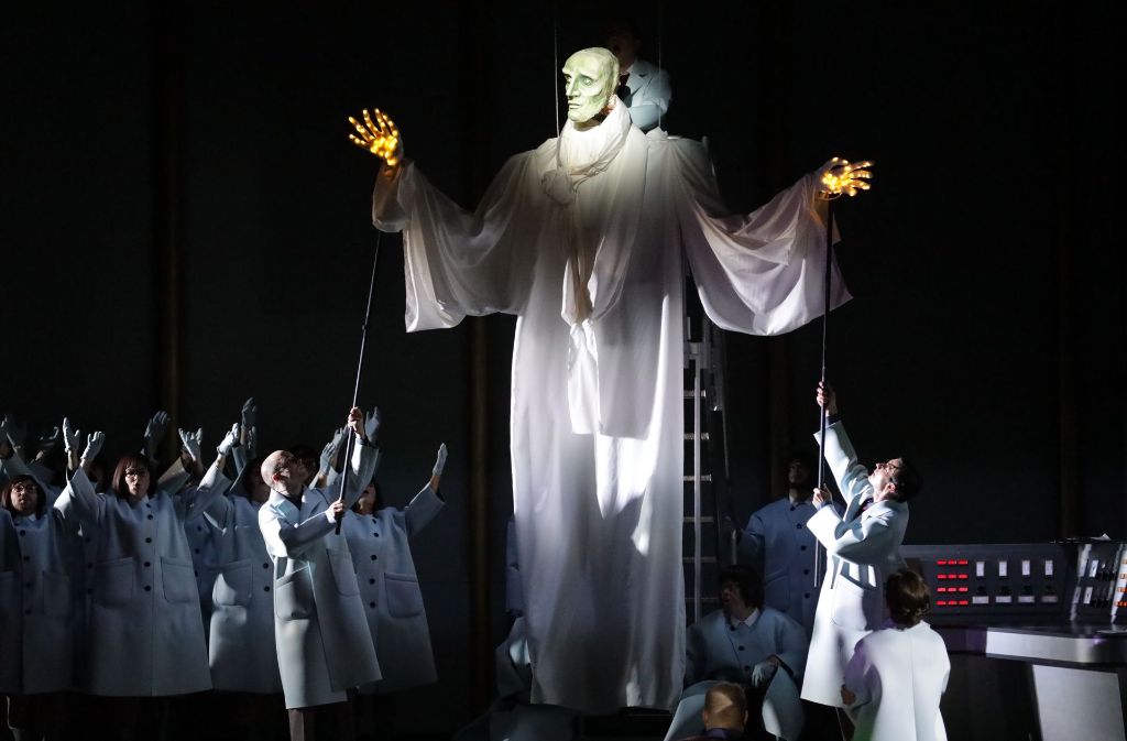 Die Puppen von Nikolaus Habjan sind wichtige Partner für die Opernsänger.