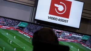 Eine Intervention des Video-Assistenten dauert in dieser Bundesliga-Saison im Schnitt 79 Sekunden. Foto: dpa/Rolf Vennenbernd