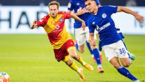 Karlsruher SC gewinnt in Überzahl gegen Schalke 04