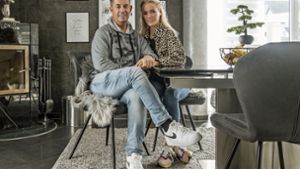 Im Berufsleben ziehen Almklausi und seine Frau Maritta auch schon mal in schwierige TV-Wohngemeinschaften. Im Alltag in Mössingen mögen sie es aufgeräumter. Foto:  