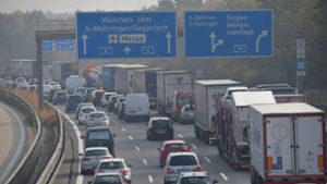Stau am Autobahnkreuz Stuttgart gibt es häufiger; diesmal sind Marmorplatten, die von einem Lkw gerutscht sind, der Grund. (Archivbild) Foto: 7aktuell.de/Oskar Eyb
