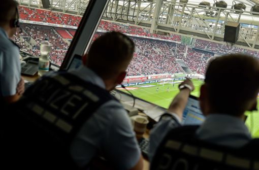 Bei Heimspielen des VfB Stuttgart ist die Polizei regelmäßig im Einsatz. Foto: Lichtgut/Max Kovalenko