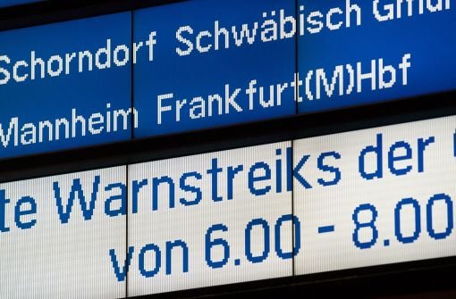 Zugausfälle und Verspätungen auch in Stuttgart: Am Montagmorgen sind Bahnmitarbeiter in einen bundesweiten Warnstreik getreten. Foto: dpa