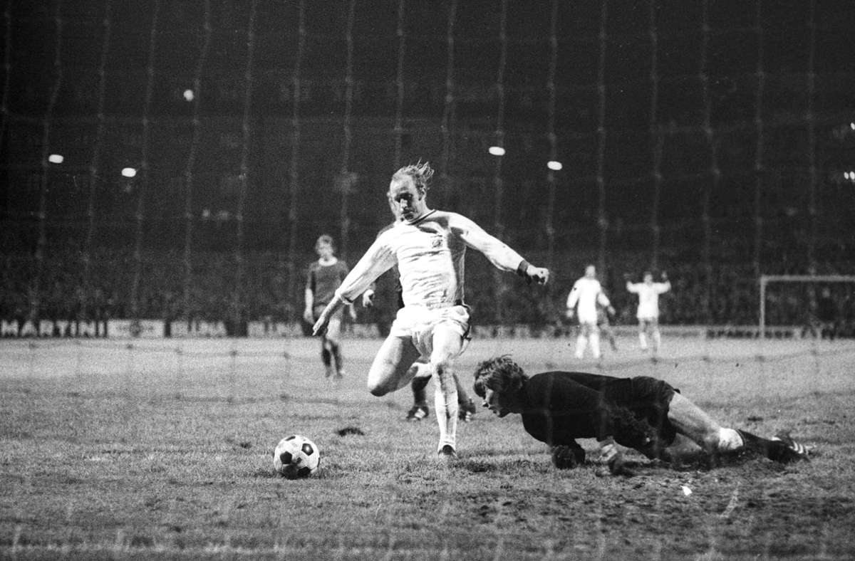 Für den FC  Bayern erzielte Dieter „Mucki“ Brenninger zwischen 1962 und 1971 in 276 Spielen 110 Tore.