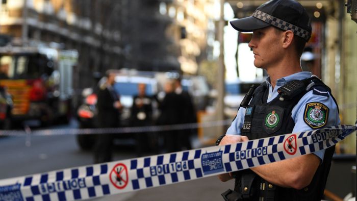 Täter sticht auf Frau in Sydney ein und verfolgt weitere Passanten