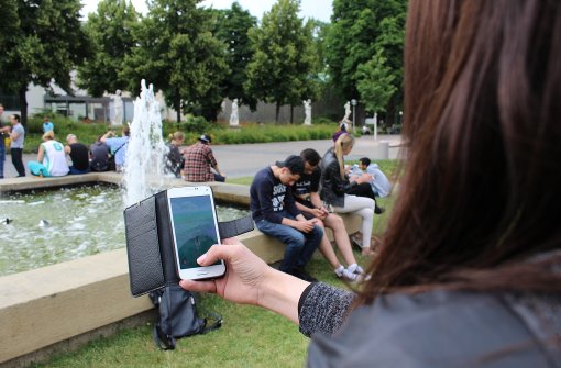 Ein beliebter Ort für die Pokémon-Jagd ist bei jungen Spielern der Stuttgarter Schlossgarten. Foto: Spanhel