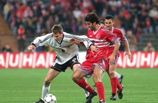 Hakan Sükür beim Länderspiel gegen Deutschland 1999 in München. Foto: Baumann