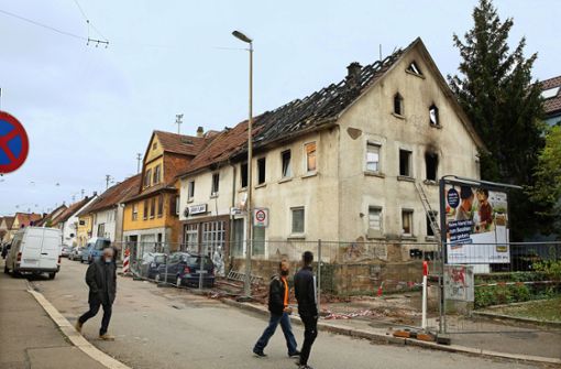 Die beiden Gebäude sind nach den Bränden unbewohnbar. Wie viele Menschen  obdachlos wurden, ist unklar. Foto: Rudel