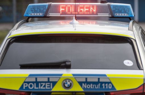 Die Polizei stoppte den 85-Jährigen auf Höhe Weinstadt (Symbolbild). Foto: IMAGO/Gutschalk/IMAGO/Thorsten Gutschalk