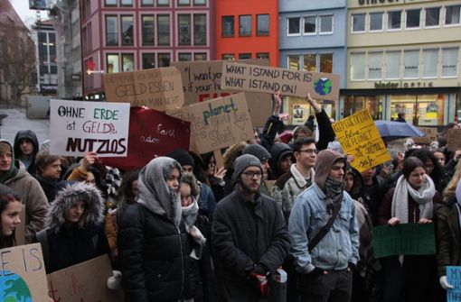 Entschlossen für den Klimaschutz: junge Demonstranten auf dem Marktplatz Foto: Hans Jörg Wangner