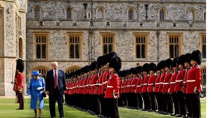 In Windsor Castle empfängt  Queen Elizabeth II.  den US-Präsidenten mit allen Ehren. Foto: AFP