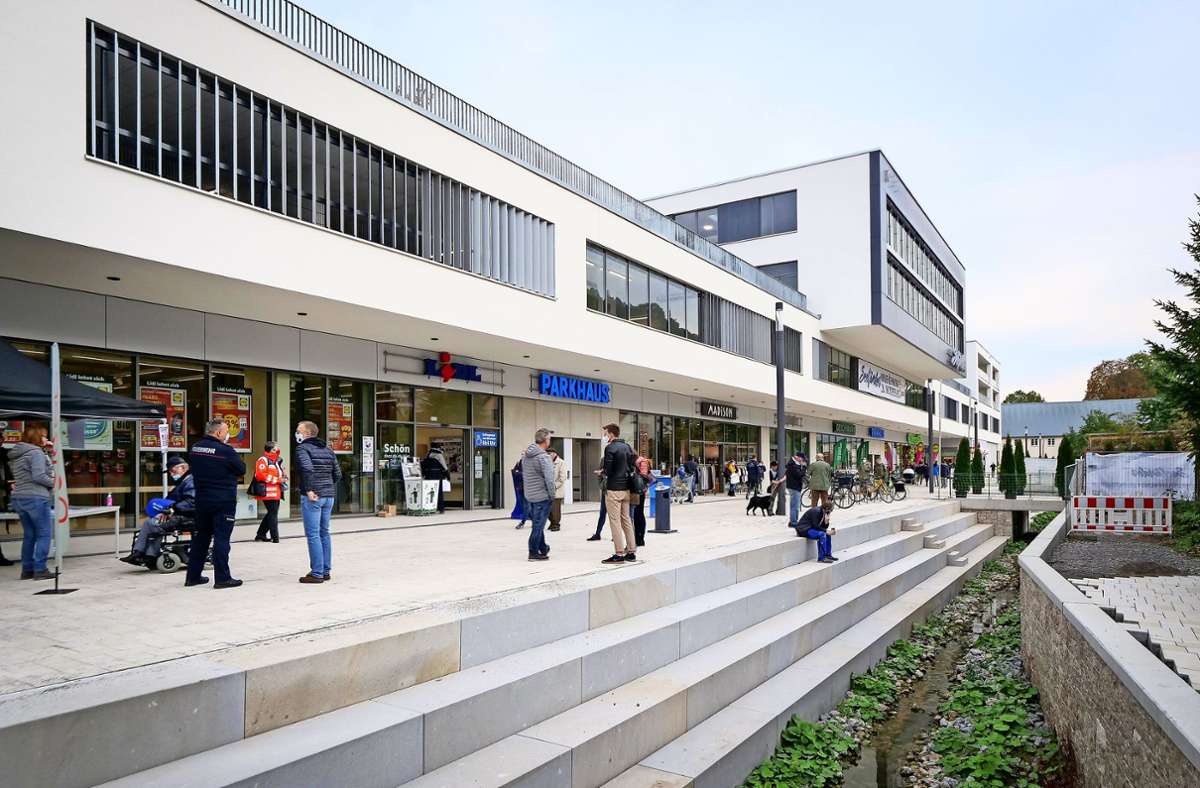 Schon zur Eröffnung am Dienstag zog es viele Kunden aus Herrenberg und Umgebung zum neuen Einkaufszentrum Seeländer.