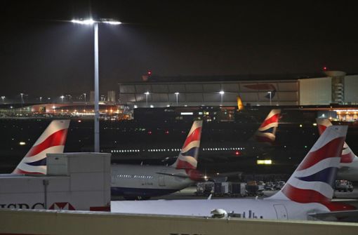 Der Londoner Flughafen Heathrow hat am Dienstagabend wegen einer Drohnen-Sichtung mehr als eine Stunde lang alle Abflüge gestoppt. Foto: PA Wire