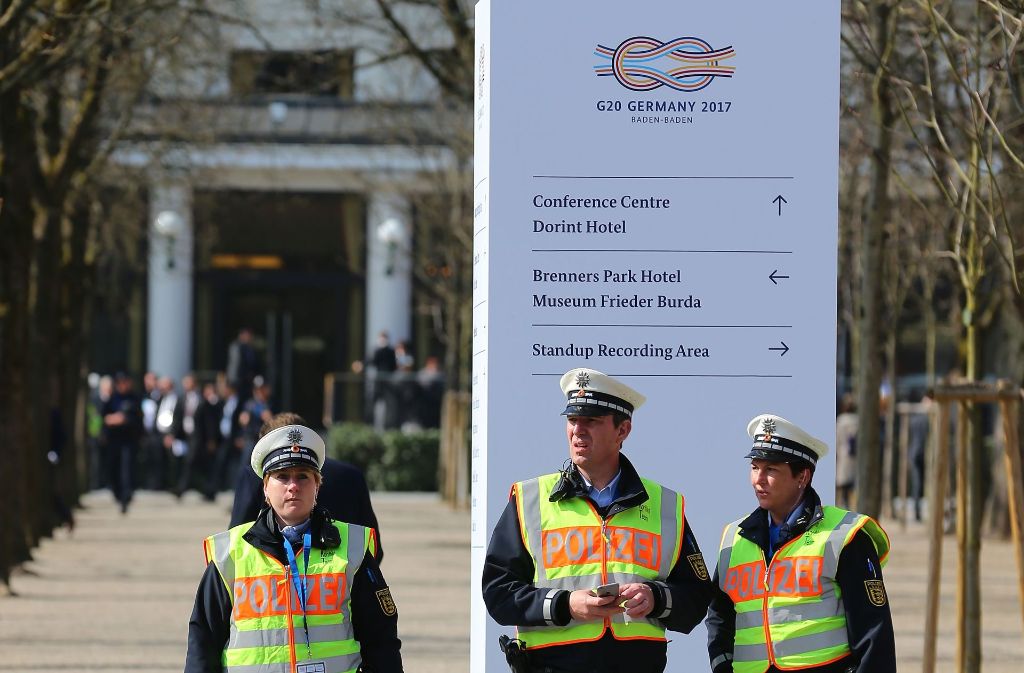Ein starkes Polizeiaufgebot sichert den G20-Gipfel in Baden-Baden.