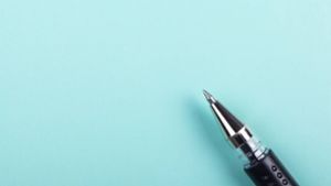 Kugelschreiber von Plastik entfernen - 5 Tipps