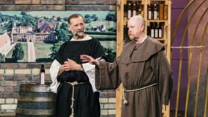 Zwei Gründer aus Mecklenburg-Vorpommern verkleiden sich als Mönche. Foto: MG RTL D / Bernd-Michael Maurer