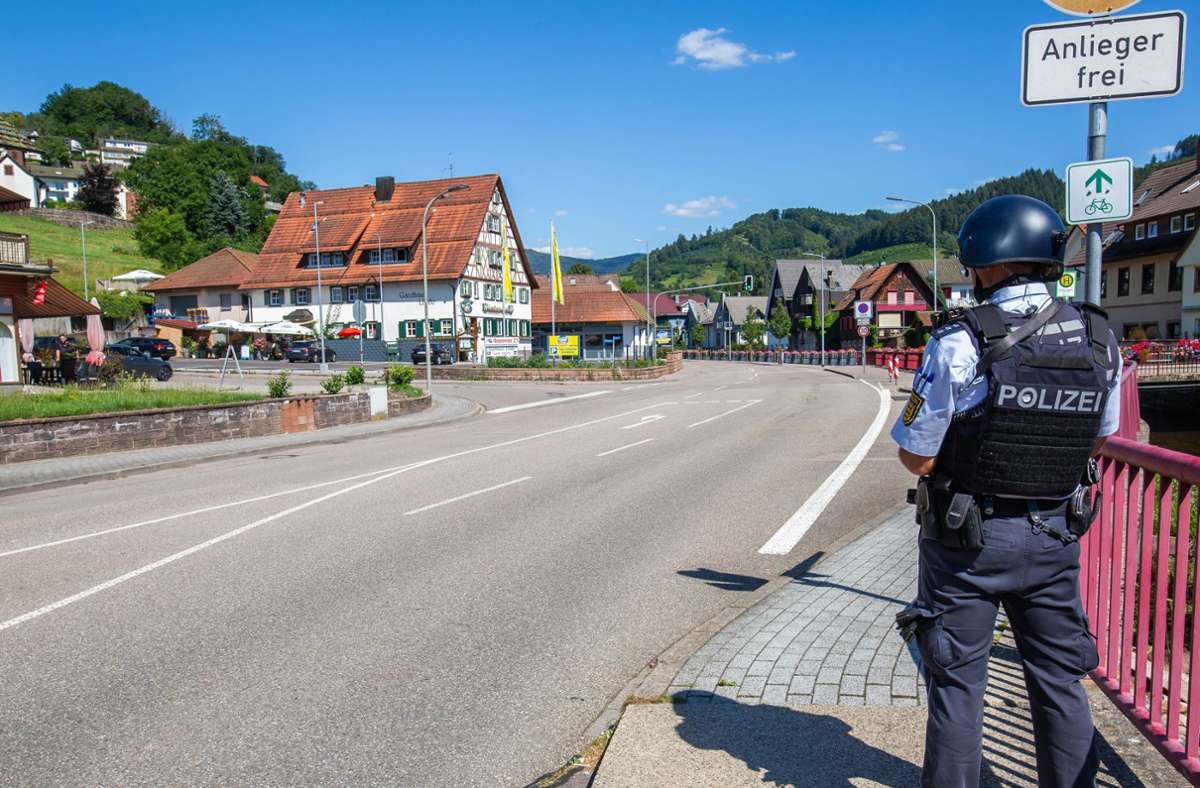 Die Polizei sucht nach einem Bewaffneten in Oppenau. Foto: dpa/Philipp von Ditfurth